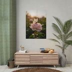 Muurposter met vlinder op roze roos 