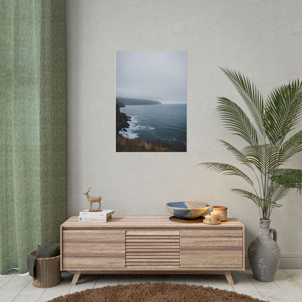 Muurdecoratie met mistige kustklif - Poster 