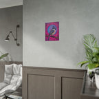 Kleurrijke Zangvogel Poster — Blauwe Gaai Kunstprint op Levendige Roze Achtergrond