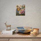 Muurposter met vlinder op roze roos 