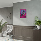 Kleurrijke Zangvogel Poster — Blauwe Gaai Kunstprint op Levendige Roze Achtergrond