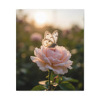 Muurdecoratie met vlinder op een roze roos - Gespannen canvas 