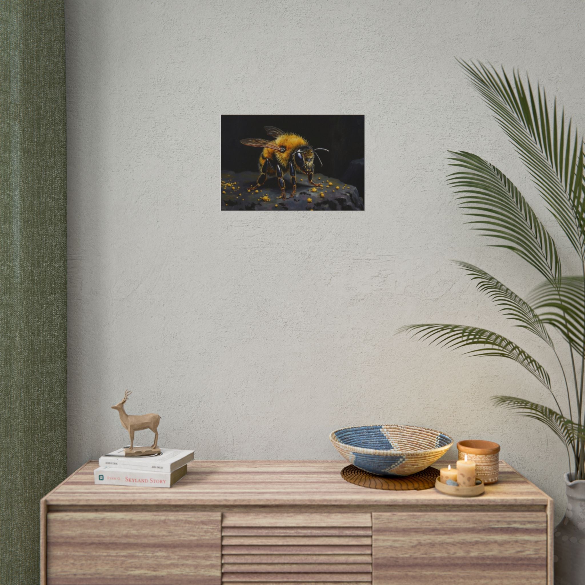 Bumblebee Close-Up Poster — Realistic Insect Wall Art (Rolled Poster)